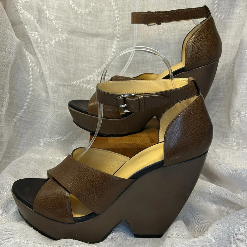 Balenciaga Elegant Brown Wedge Sandals w/box - Picture 3 of 15